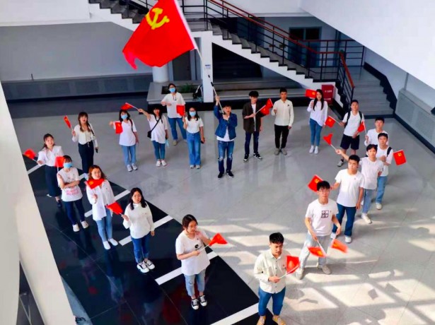 艺术学院组织师生观看庆祝中国共产党成立100周年大会